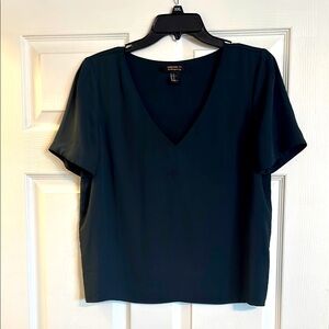 FOREVER 21 SHORT SLEEVE V NECK BLOUSE in Hunter Green Size Medium